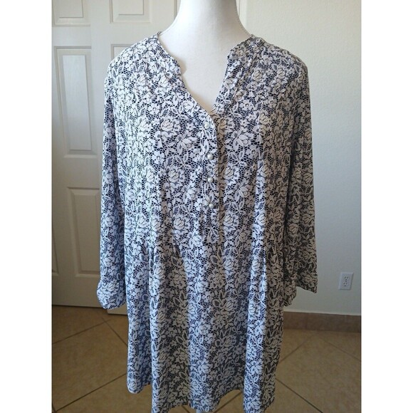 Women's Blouse Plus Size 1X Henley Neck  Roll Tab Sleeves White Black Textured - Picture 1 of 14